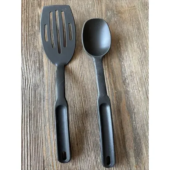 Pampered Chef set of 2 Black Nylon spatula 2351 & solid Spoon 2349 USA - Picture 1 of 15